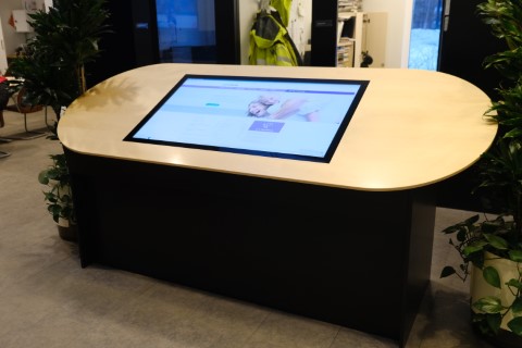 Planeringsbord med förvaringskåp i svart valchromat